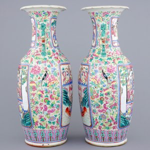 A pair of tall Chinese famille rose vases, 19th C. — photo 4