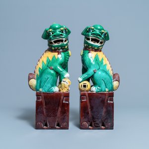A pair of tall Chinese sancai-glazed biscuit models of Buddhist lions, 19/20th C. — photo 2