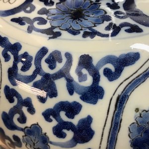 A pair of tall Dutch Delft blue and white chinoiserie vases, 1st half 18th C. — photo 11