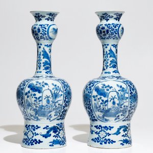 A pair of tall Dutch Delft blue and white chinoiserie vases, 1st half 18th C. — photo 3