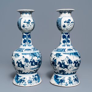 A pair of tall Dutch Delft blue and white chinoiserie vases, early 18th C. — 照片 3