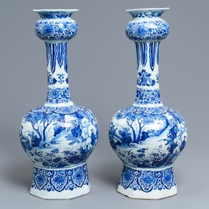 A pair of tall Dutch Delft blue and white chinoiserie vases, late 17th C. — 照片 2
