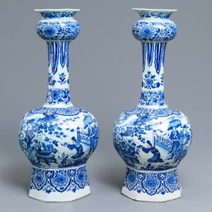 A pair of tall Dutch Delft blue and white chinoiserie vases, late 17th C. — 照片 4