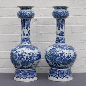 A pair of tall Dutch Delft blue and white chinoiserie vases, late 17th C. — 照片 7