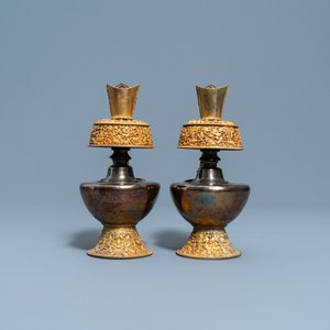 A pair of Tibetan silver and gilt copper alloy 'duomuhu' ewers, 19th C. — photo 3