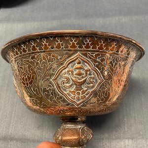 A pair of Tibetan silvered copper alloy altar bowls, 19/20th C. — 照片 18