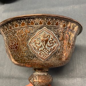 A pair of Tibetan silvered copper alloy altar bowls, 19/20th C. — 照片 19