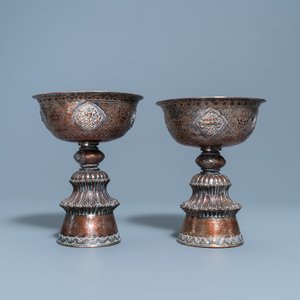 A pair of Tibetan silvered copper alloy altar bowls, 19/20th C. — 照片 5
