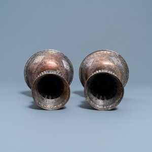 A pair of Tibetan silvered copper alloy altar bowls, 19/20th C. — 照片 8