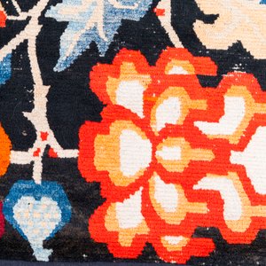 A pair of Tibetan woollen rugs with floral design, 19th C. — photo 2