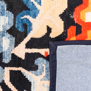 A pair of Tibetan woollen rugs with floral design, 19th C. — photo 4