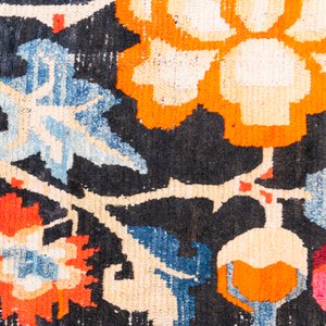 A pair of Tibetan woollen rugs with floral design, 19th C. — photo 5