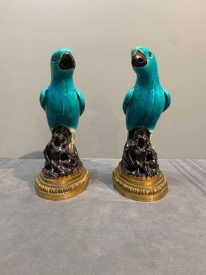 A pair of turquoise- and aubergine-glazed parrots with gilt bronze mounts, Kangxi — photo 2