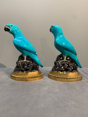 A pair of turquoise- and aubergine-glazed parrots with gilt bronze mounts, Kangxi — photo 3