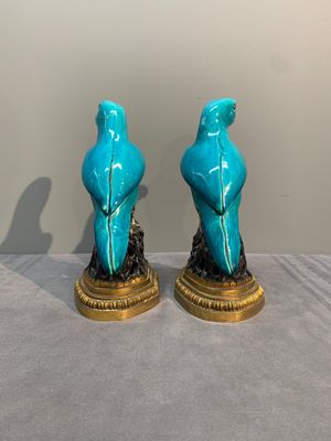 A pair of turquoise- and aubergine-glazed parrots with gilt bronze mounts, Kangxi — photo 4