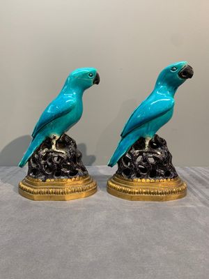 A pair of turquoise- and aubergine-glazed parrots with gilt bronze mounts, Kangxi — photo 5