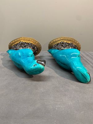 A pair of turquoise- and aubergine-glazed parrots with gilt bronze mounts, Kangxi — photo 6