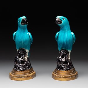 A pair of turquoise- and aubergine-glazed parrots with gilt bronze mounts, Kangxi — photo 2