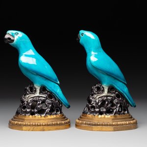 A pair of turquoise- and aubergine-glazed parrots with gilt bronze mounts, Kangxi — photo 3