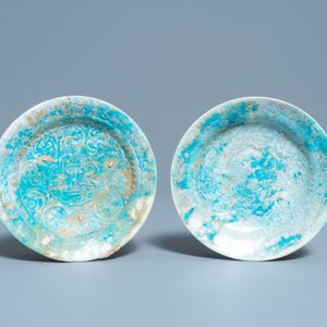 A pair of turquoise-glazed relief-decorated plates, Raqqa, Syria, 13/14th C. — photo 2