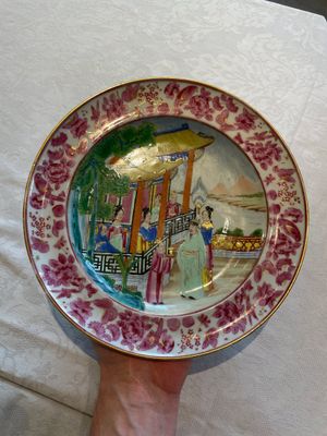 A pair of unusual and fine Chinese Canton famille rose deep dishes, 19th C. — photo 1