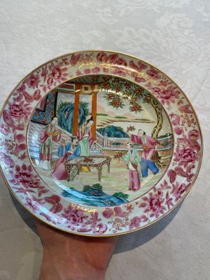 A pair of unusual and fine Chinese Canton famille rose deep dishes, 19th C. — photo 8