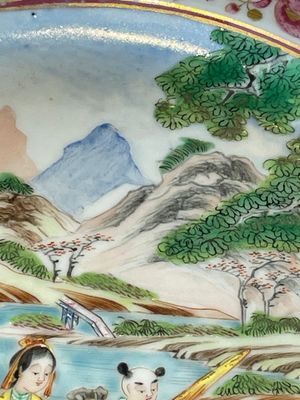 A pair of unusual and fine Chinese Canton famille rose dishes, 19th C. — 照片 4