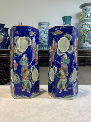 A pair of unusual Chinese blue-ground famille rose 'Eight Immortals' hat stands, Tongzhi mark and of the period — photo 4