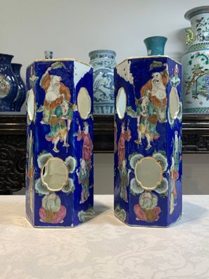 A pair of unusual Chinese blue-ground famille rose 'Eight Immortals' hat stands, Tongzhi mark and of the period — photo 7