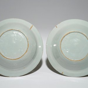 A pair of unusual Dutch Delft deep plates with fruit design, 18th C. — 照片 2