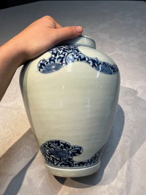 A pair of unusual Japanese Arita blue and white 'Unfinished' vases, Edo, 17/18th C. — photo 1
