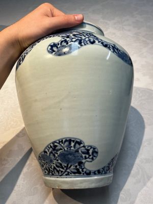 A pair of unusual Japanese Arita blue and white 'Unfinished' vases, Edo, 17/18th C. — photo 15
