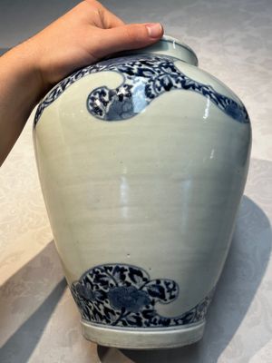 A pair of unusual Japanese Arita blue and white 'Unfinished' vases, Edo, 17/18th C. — photo 16
