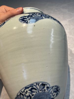 A pair of unusual Japanese Arita blue and white 'Unfinished' vases, Edo, 17/18th C. — photo 18