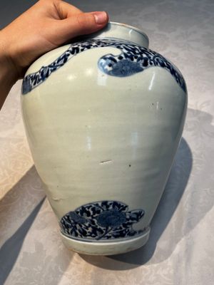 A pair of unusual Japanese Arita blue and white 'Unfinished' vases, Edo, 17/18th C. — photo 2