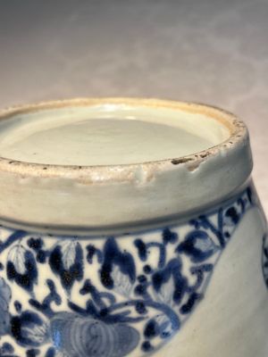 A pair of unusual Japanese Arita blue and white 'Unfinished' vases, Edo, 17/18th C. — photo 26