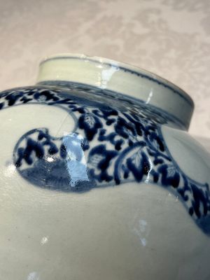 A pair of unusual Japanese Arita blue and white 'Unfinished' vases, Edo, 17/18th C. — photo 5