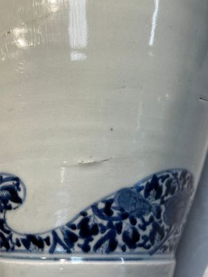 A pair of unusual Japanese Arita blue and white 'Unfinished' vases, Edo, 17/18th C. — photo 7
