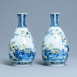 A pair of unusual polychrome Dutch Delft chinoiserie vases with a dragon and birds in a flowery garden, 17th C. — photo 4