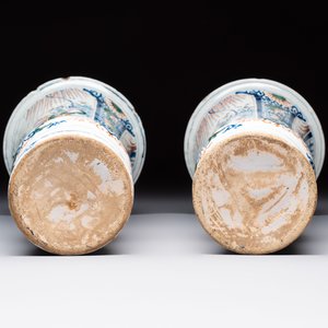A pair of unusual polychrome Dutch Delft Kangxi-style chinoiserie beaker vases, early 18th C. — 照片 7