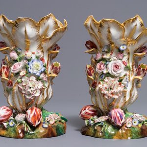 A pair of vases with applied floral design, Jacob Petit, Paris, 19th C. — 照片 1