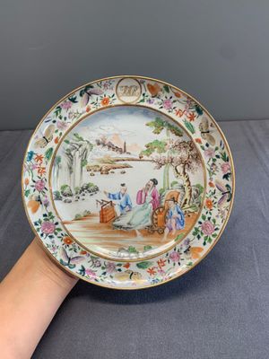 A pair of very fine Chinese Canton famille rose monogrammed plates, 19th C. — photo 5
