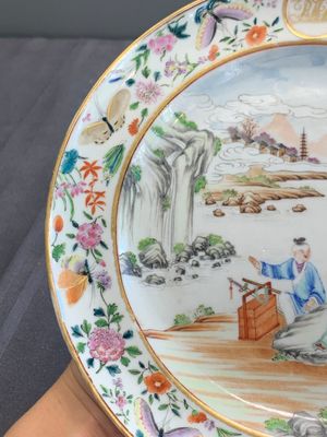 A pair of very fine Chinese Canton famille rose monogrammed plates, 19th C. — photo 7