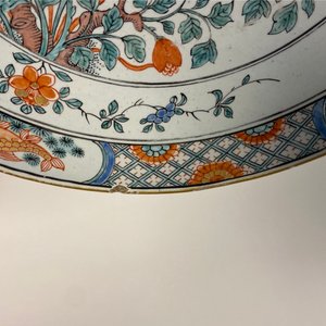 A pair of very fine Dutch Delft chinoiserie famille verte plates, 18th C. — 照片 3