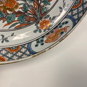A pair of very fine Dutch Delft chinoiserie famille verte plates, 18th C. — 照片 10