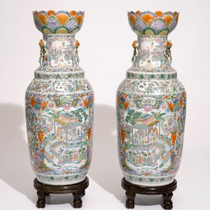 A pair of very large Chinese Canton rose-verte vases with lotus-shaped mouths, 19th C. — photo 3