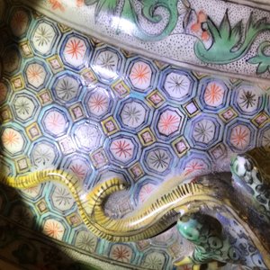 A pair of very large Chinese famille verte vases with fine narrative design, 19th C. — photo 39