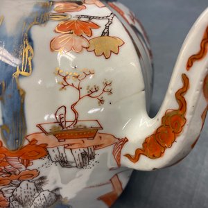 A pair of very large Chinese Imari-style teapots and covers, Kangxi — photo 26