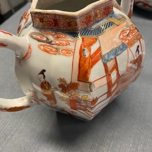 A pair of very large Chinese Imari-style teapots and covers, Kangxi — photo 55