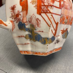 A pair of very large Chinese Imari-style teapots and covers, Kangxi — photo 56